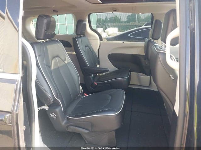 2023 CHRYSLER PACIFICA LIMITED 8