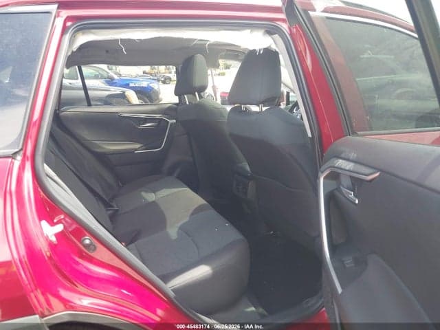 2025 TOYOTA RAV4 XLE 8