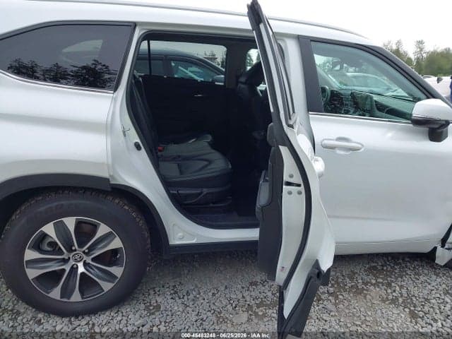 2023 TOYOTA HIGHLANDER HYBRID XLE 8