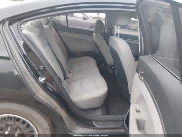 2017 HYUNDAI ELANTRA SE 8