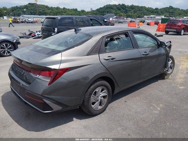 2025 HYUNDAI ELANTRA SE 4