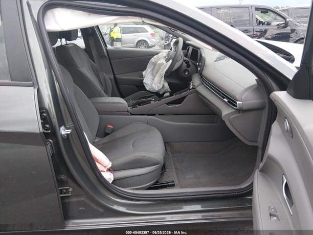 2025 HYUNDAI ELANTRA SE 5