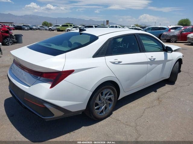 2024 HYUNDAI ELANTRA SEL 4