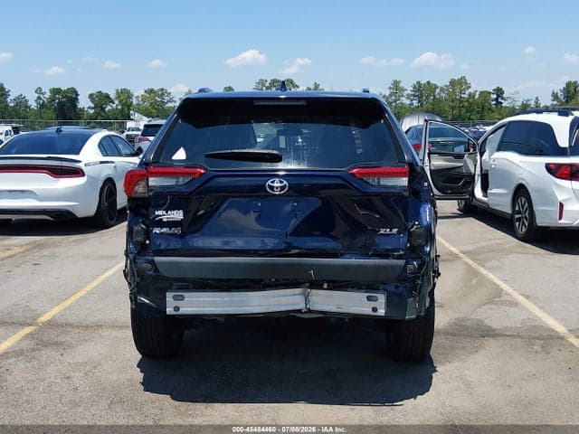 2024 TOYOTA RAV4 XLE 17