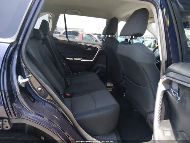 2024 TOYOTA RAV4 XLE 8