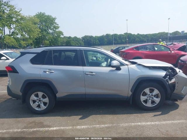 2019 TOYOTA RAV4 XLE 13