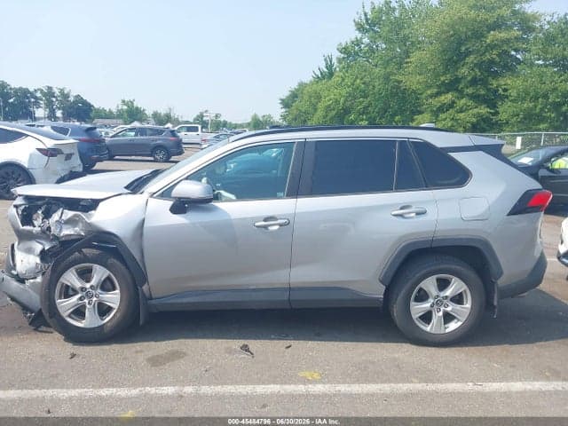 2019 TOYOTA RAV4 XLE 14