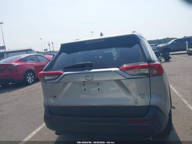 2019 TOYOTA RAV4 XLE 16
