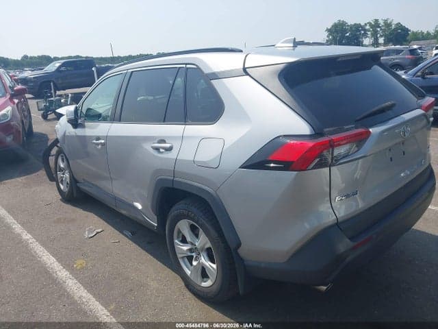 2019 TOYOTA RAV4 XLE 3