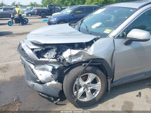 2019 TOYOTA RAV4 XLE 6