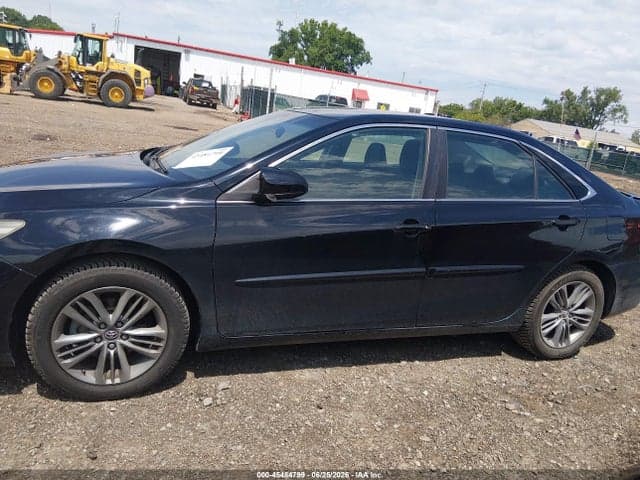 2017 TOYOTA CAMRY SE 14