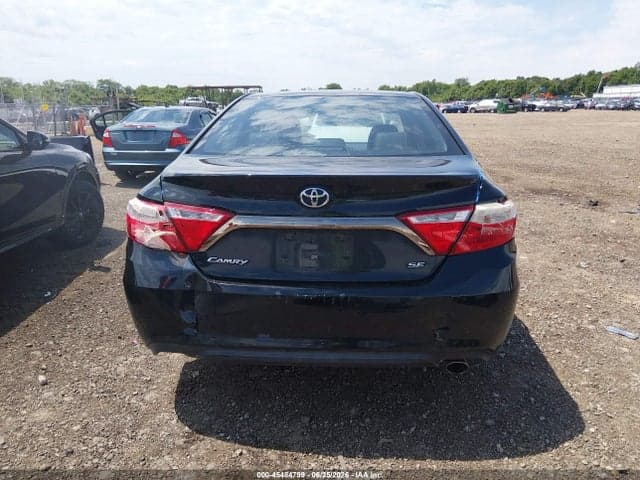 2017 TOYOTA CAMRY SE 16