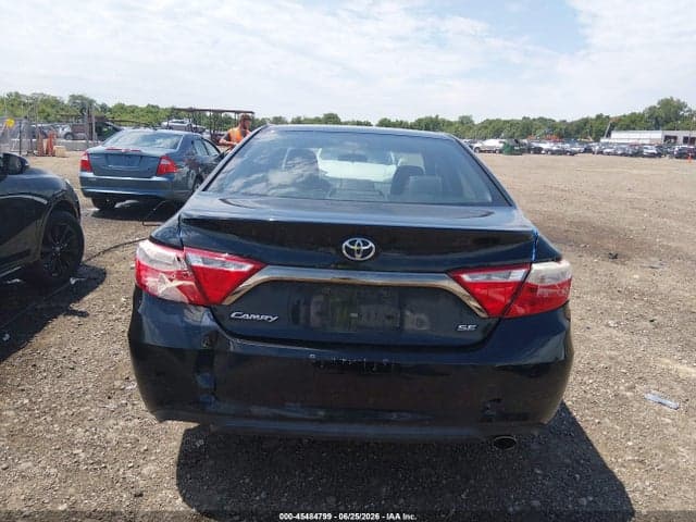 2017 TOYOTA CAMRY SE 6
