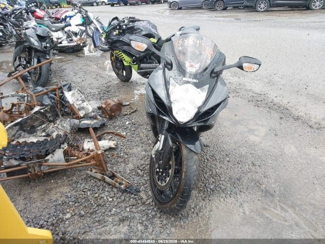 2025 SUZUKI GSX-R600 5
