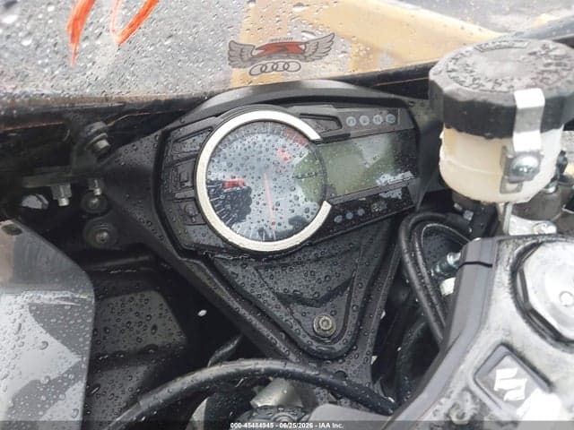 2025 SUZUKI GSX-R600 7