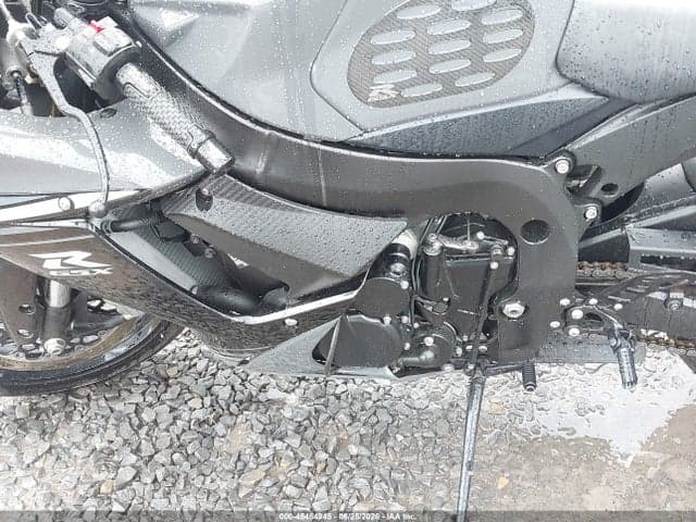 2025 SUZUKI GSX-R600 9
