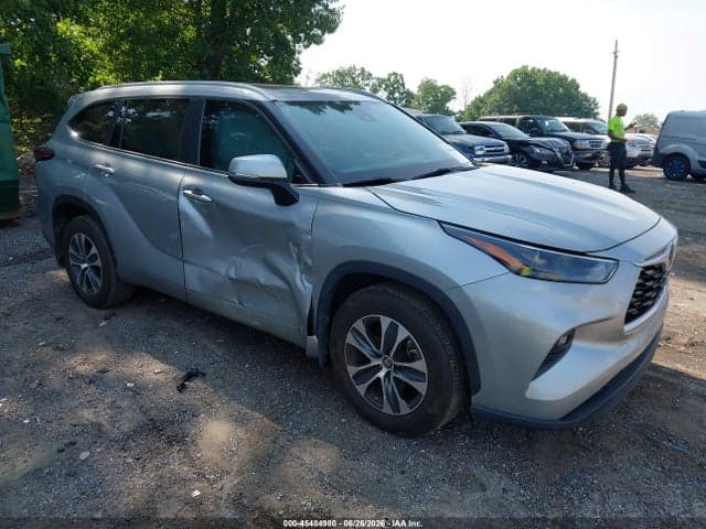 2024 TOYOTA HIGHLANDER XLE 1