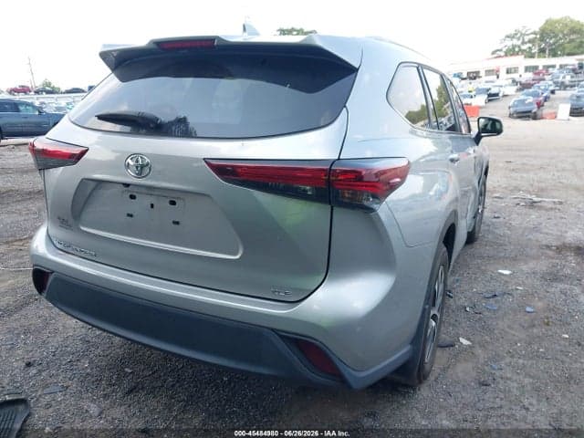 2024 TOYOTA HIGHLANDER XLE 4