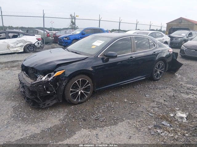 2020 TOYOTA CAMRY SE 2