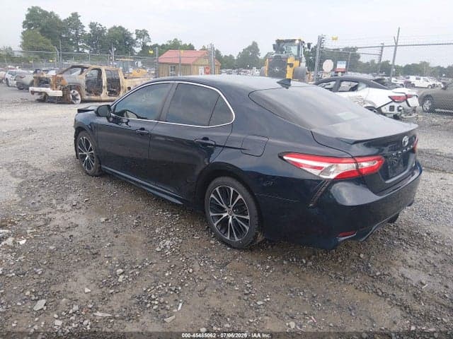 2020 TOYOTA CAMRY SE 3