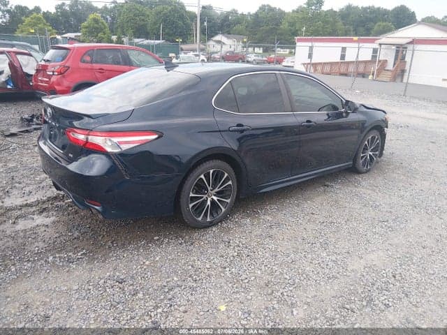 2020 TOYOTA CAMRY SE 4