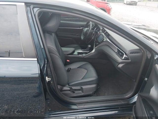2020 TOYOTA CAMRY SE 5