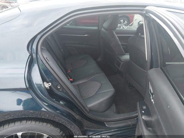 2020 TOYOTA CAMRY SE 8