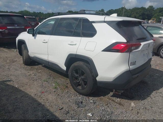 2020 TOYOTA RAV4 XLE 3