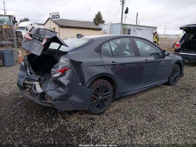 2025 TOYOTA CAMRY SE 4