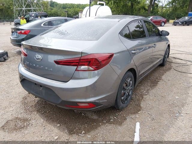2019 HYUNDAI ELANTRA SE 4