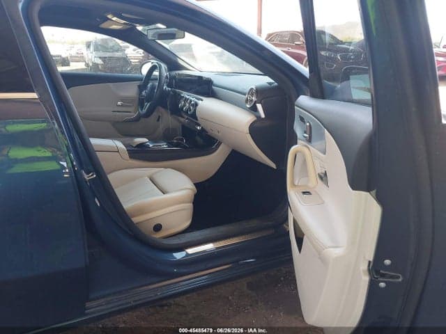 2019 MERCEDES-BENZ A 220 5