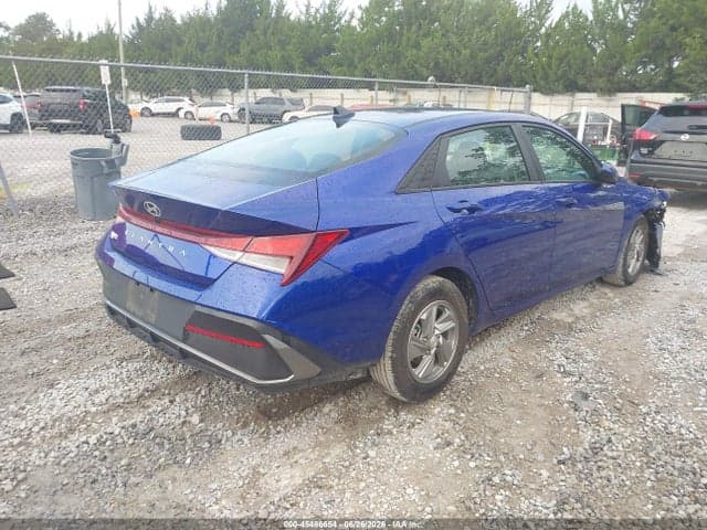 2025 HYUNDAI ELANTRA SE 4