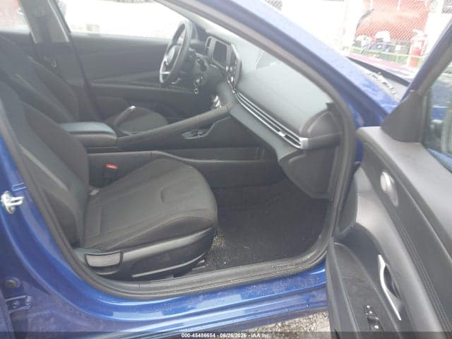 2025 HYUNDAI ELANTRA SE 5