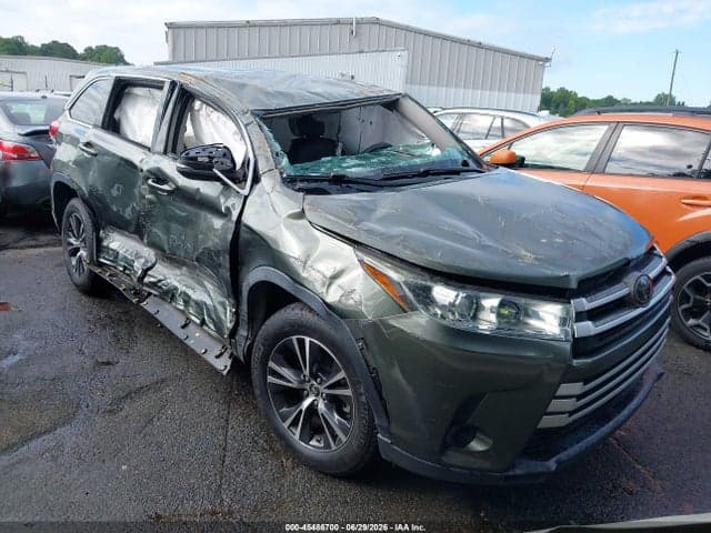 2018 TOYOTA HIGHLANDER LE 1