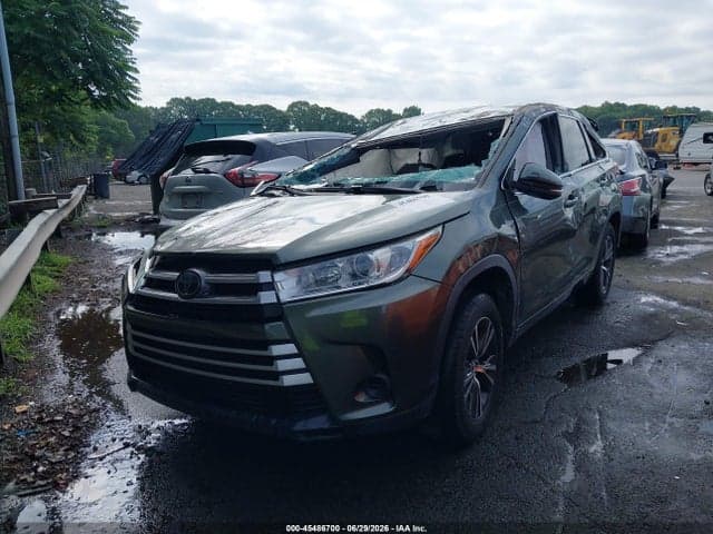 2018 TOYOTA HIGHLANDER LE 2