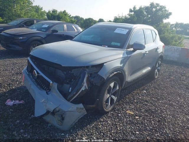 2025 VOLVO XC40 B5 CORE BRIGHT THEME 2