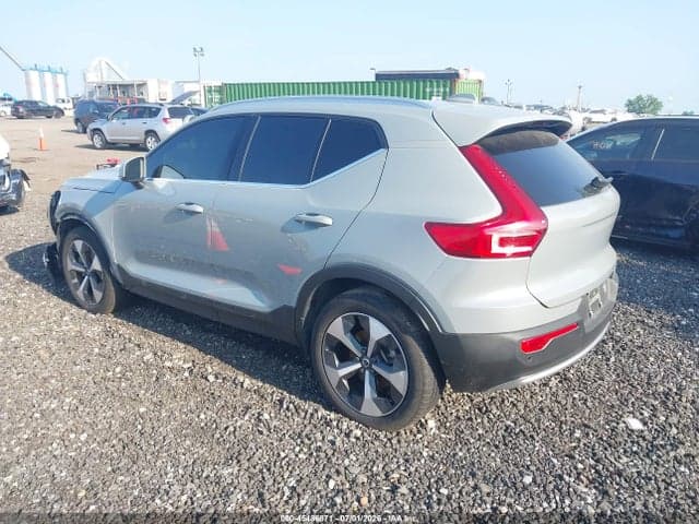 2025 VOLVO XC40 B5 CORE BRIGHT THEME 3
