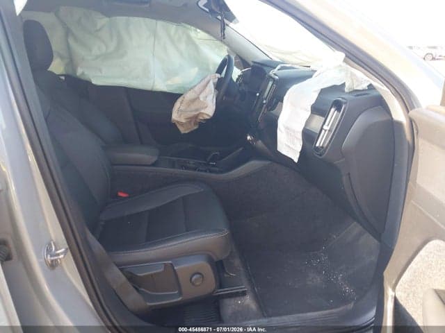 2025 VOLVO XC40 B5 CORE BRIGHT THEME 5