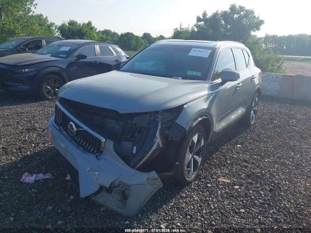 2025 VOLVO XC40 B5 CORE BRIGHT THEME 6