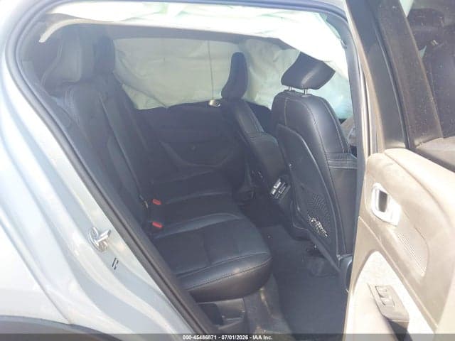 2025 VOLVO XC40 B5 CORE BRIGHT THEME 8