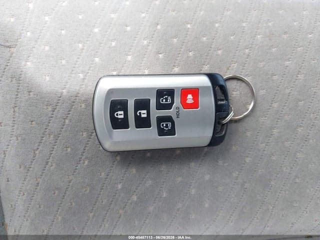 2019 TOYOTA SIENNA LE 8 PASSENGER 11