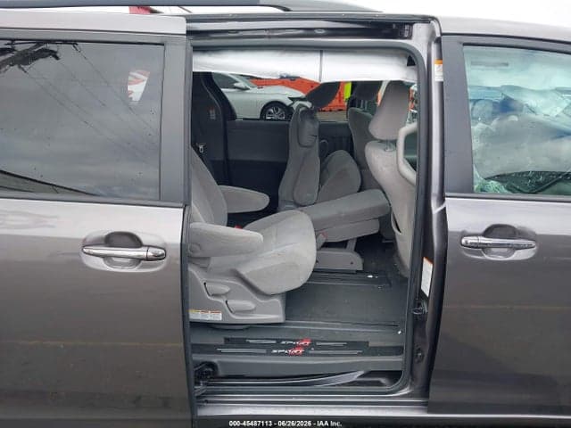 2019 TOYOTA SIENNA LE 8 PASSENGER 8