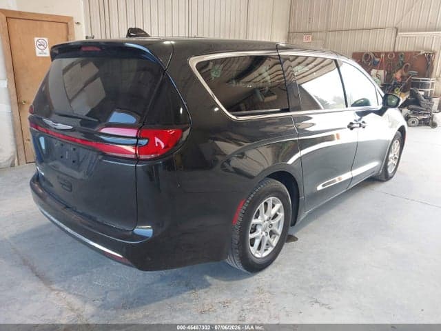2023 CHRYSLER PACIFICA TOURING L 4