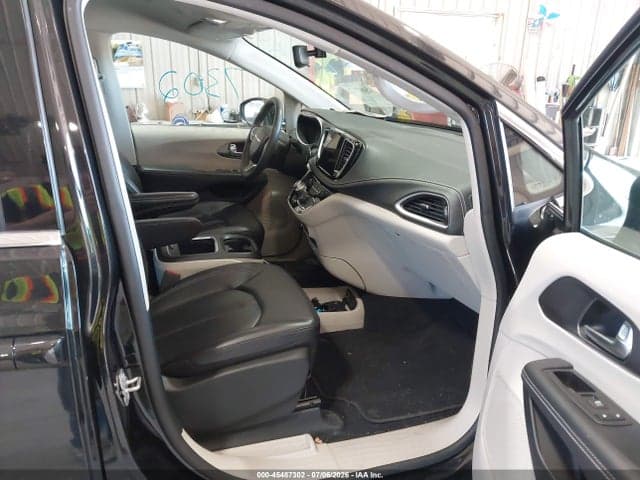 2023 CHRYSLER PACIFICA TOURING L 5