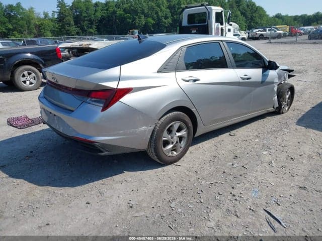 2021 HYUNDAI ELANTRA SE 4