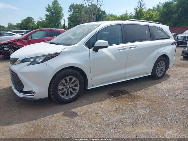 2024 TOYOTA SIENNA XLE 2