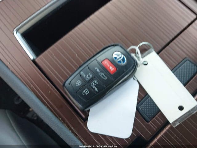 2024 TOYOTA SIENNA XLE 11