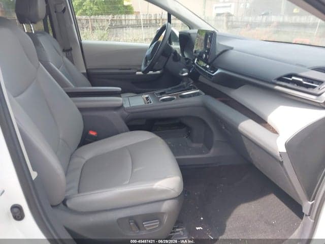 2024 TOYOTA SIENNA XLE 5
