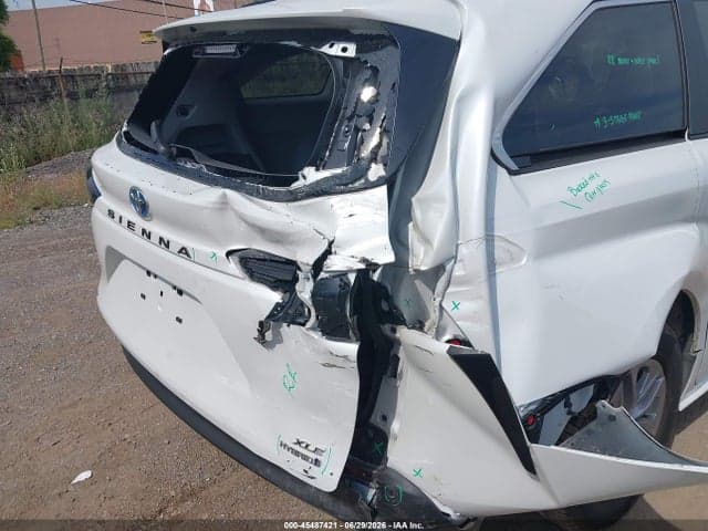 2024 TOYOTA SIENNA XLE 6
