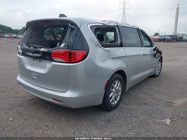 2023 CHRYSLER VOYAGER LX 4